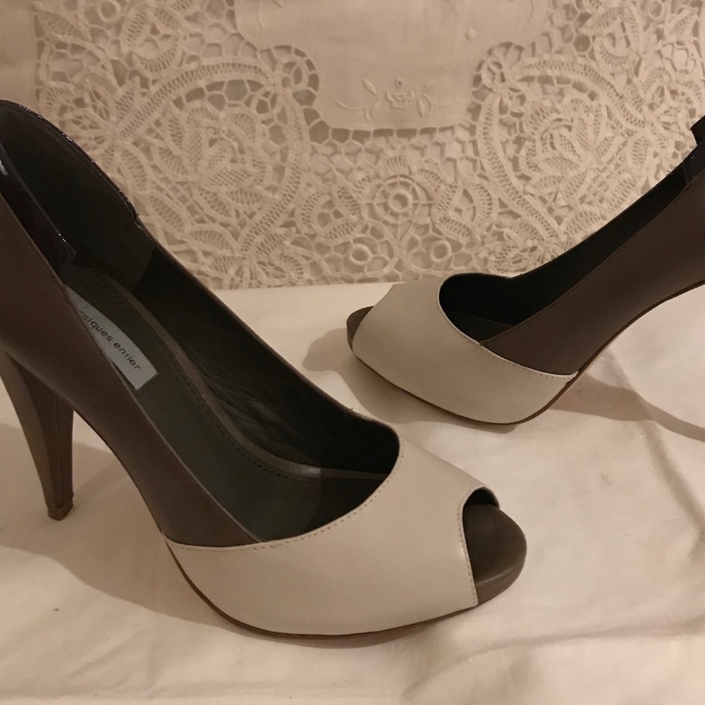 Classiques Entier 5 1/2 peep toe, 4" high heel